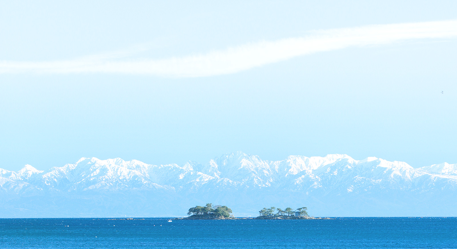 イミグレ 富山湾越しの3,000m級の立山連峰